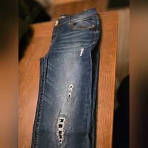 Wallflower Distressed Capris Sz 9.